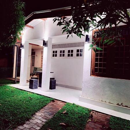 Araliya Uyana Residencies Colombo - Entire House With Two Bedrooms Exterior photo